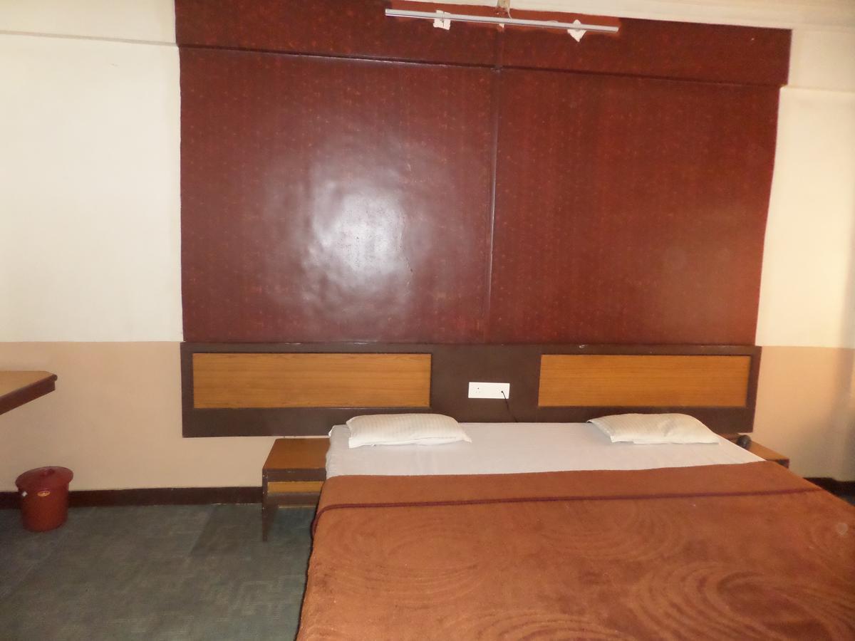 Hotel Ayodhya Nashik Extérieur photo